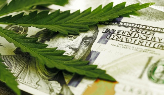 Investire nella cannabis con Plus500